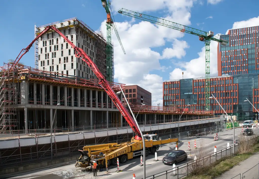 房建与市政项目施工差异对比:河南万安城建工程承接能力解析正文配图 1